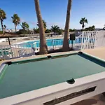 Апартаменти Club Valena 3, Modern Apartment, Wifi, Close To Amenities, At Matagorda